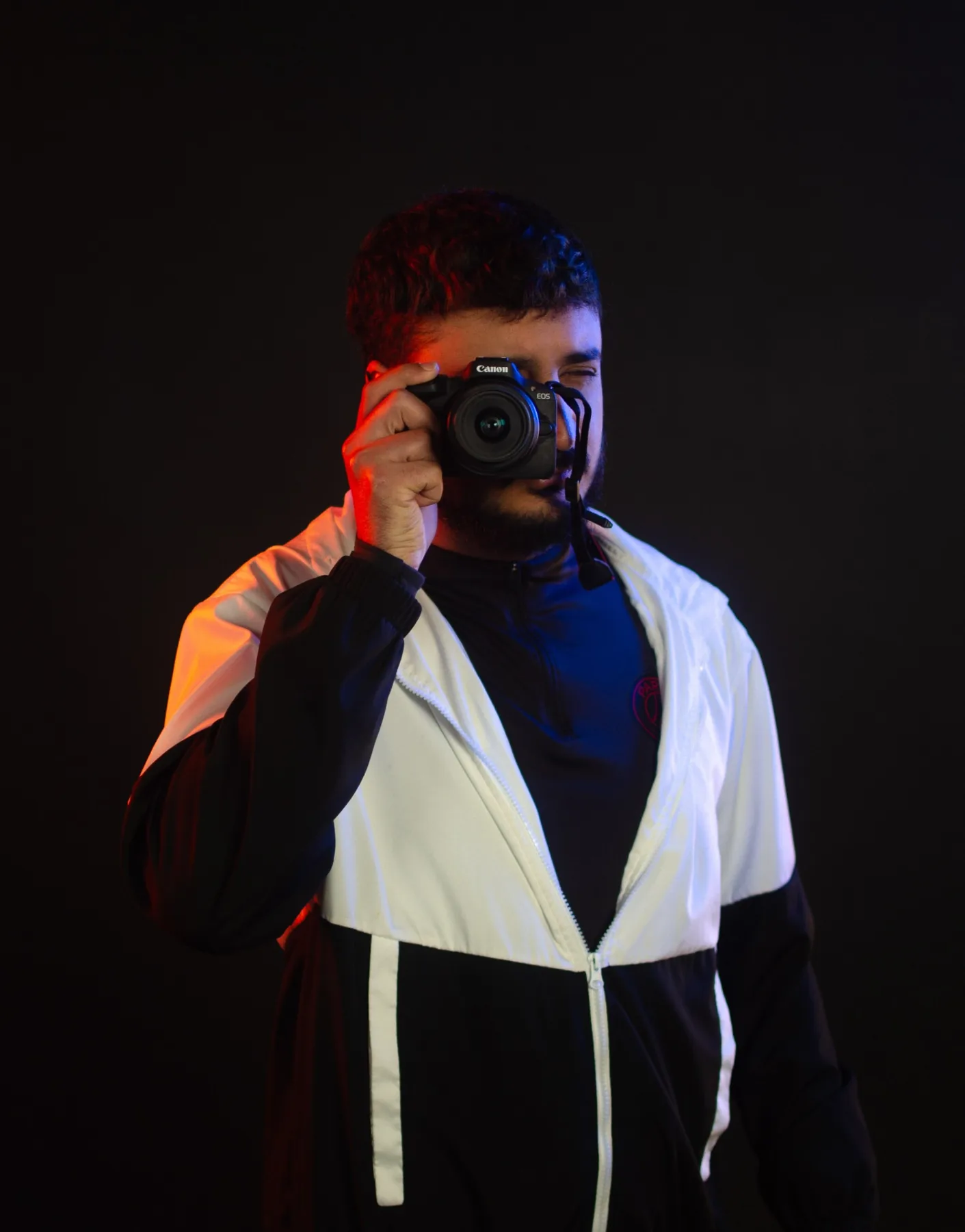 Sami Chouiyakh holding a camera